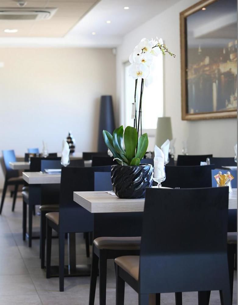 Hotel Restaurant Les Pielettes Le Rove Esterno foto