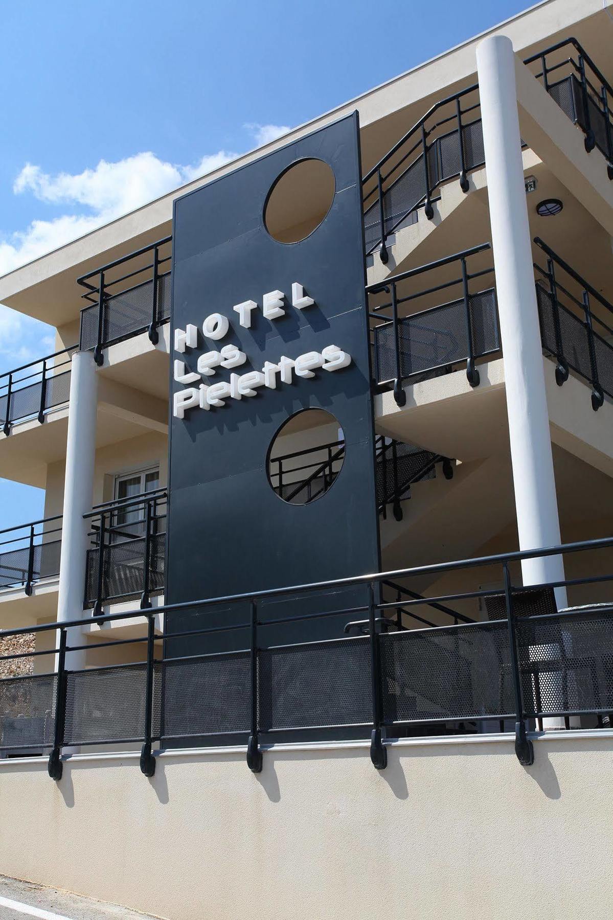 Hotel Restaurant Les Pielettes Le Rove Esterno foto