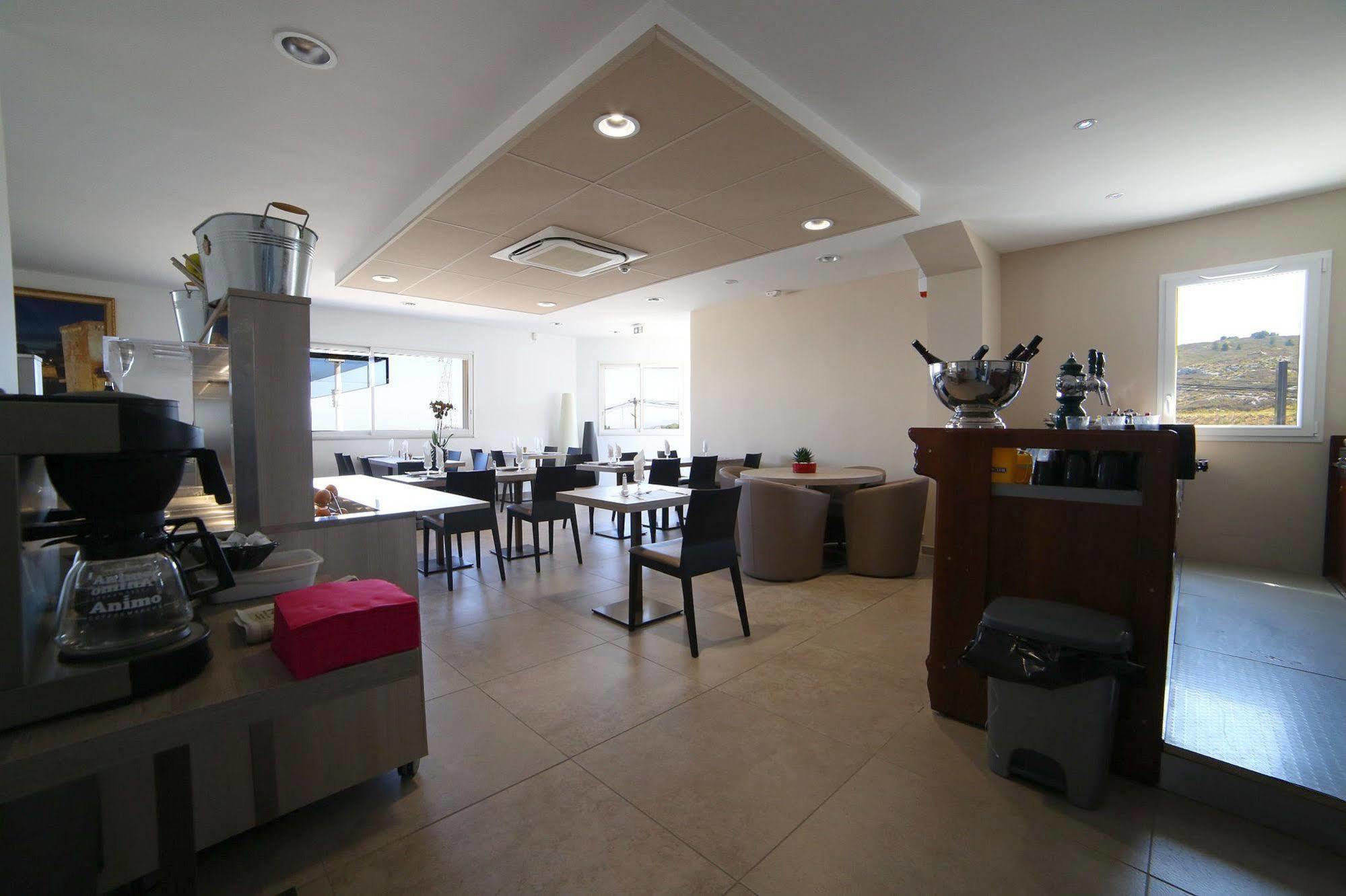 Hotel Restaurant Les Pielettes Le Rove Esterno foto